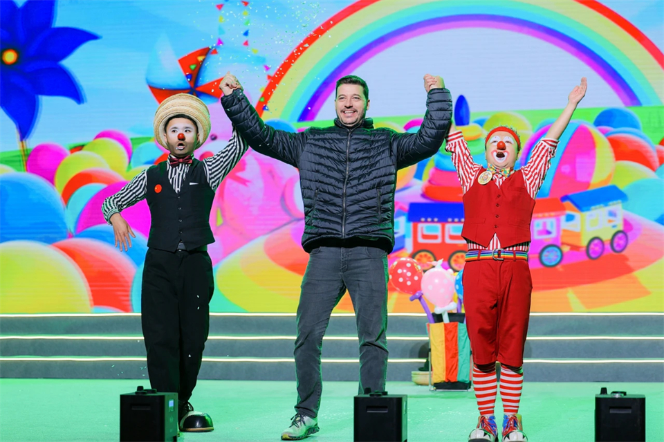 立异引领价值 理想成绩未来——庆祝恒峰g22智能建设25周年表扬大会暨文艺晚会盛大举行