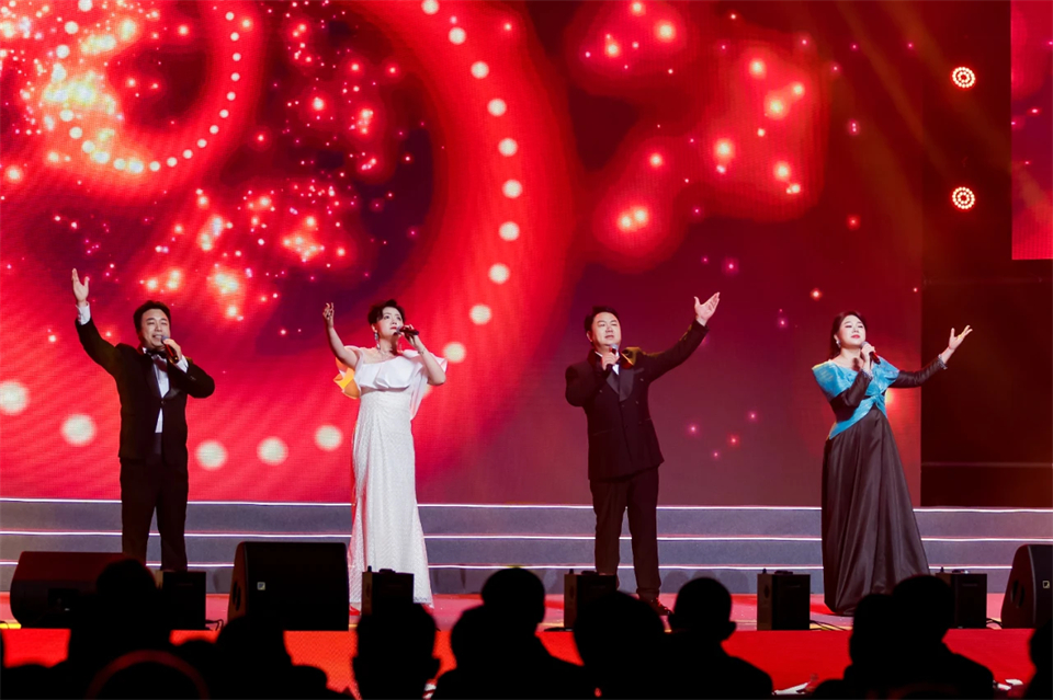 立异引领价值 理想成绩未来——庆祝恒峰g22智能建设25周年表扬大会暨文艺晚会盛大举行