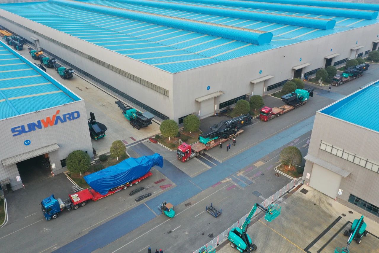 恒峰g22普石勒柴电一体移动破碎筛分装备热销外洋