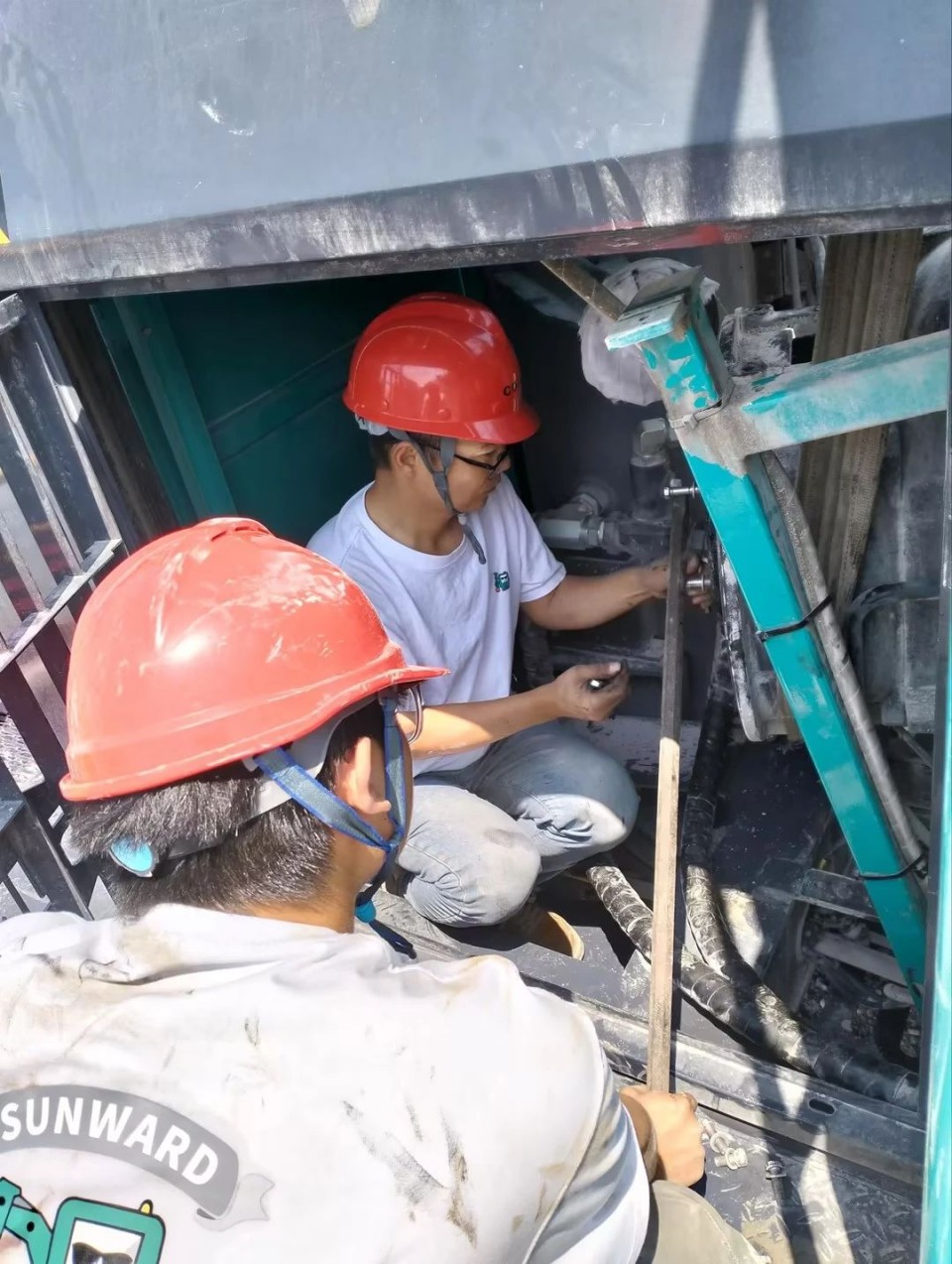 跨越恒峰g22万里 智启效劳新程——恒峰g22矿岩“效劳万里行”活动走进海螺水泥