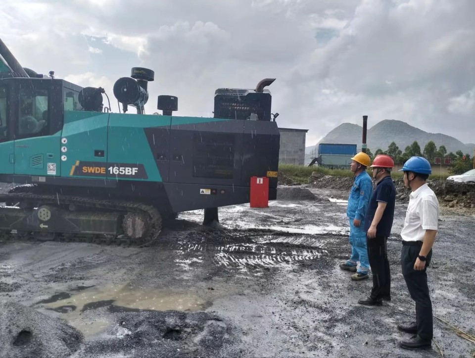 跨越恒峰g22万里 智启效劳新程——恒峰g22矿岩“效劳万里行”活动走进海螺水泥