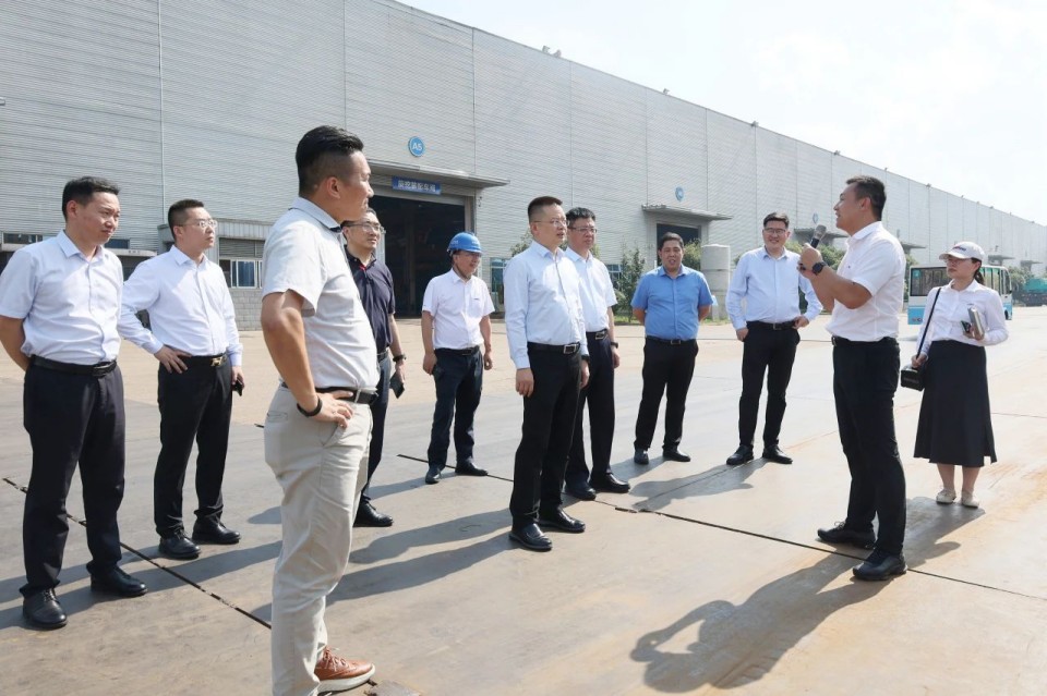 共商相助，，，，，，，建华控股有限公司董事长汪贵华到访恒峰g22智能