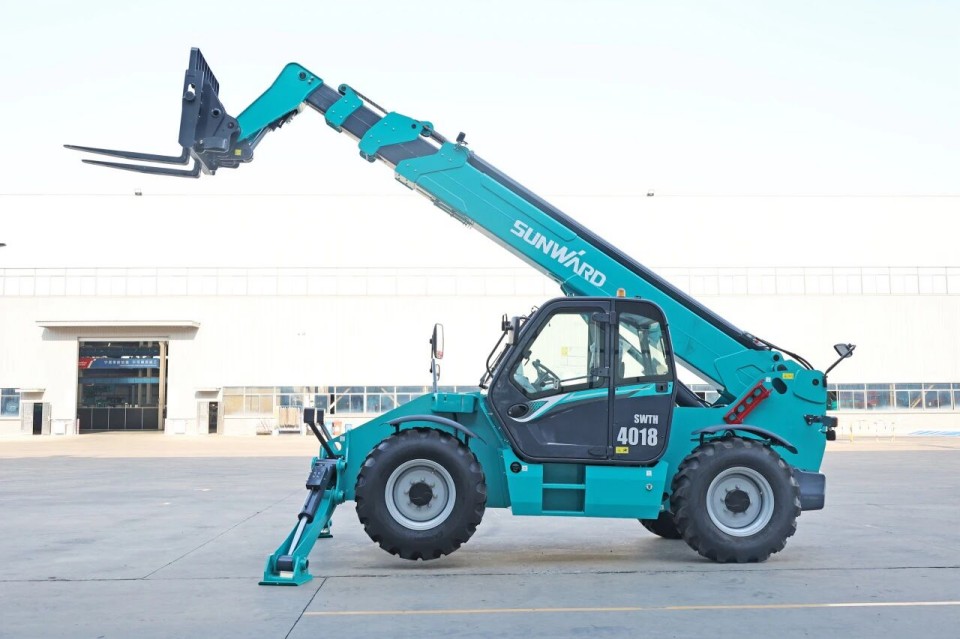 高端机型“双箭齐发”！恒峰g22智能两款伸缩臂叉装车乐成下线