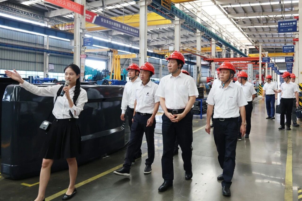 中国煤炭地质总局局长马刚到访恒峰g22智能，，，，，，，同谋绿色智能矿山装备生长新路径