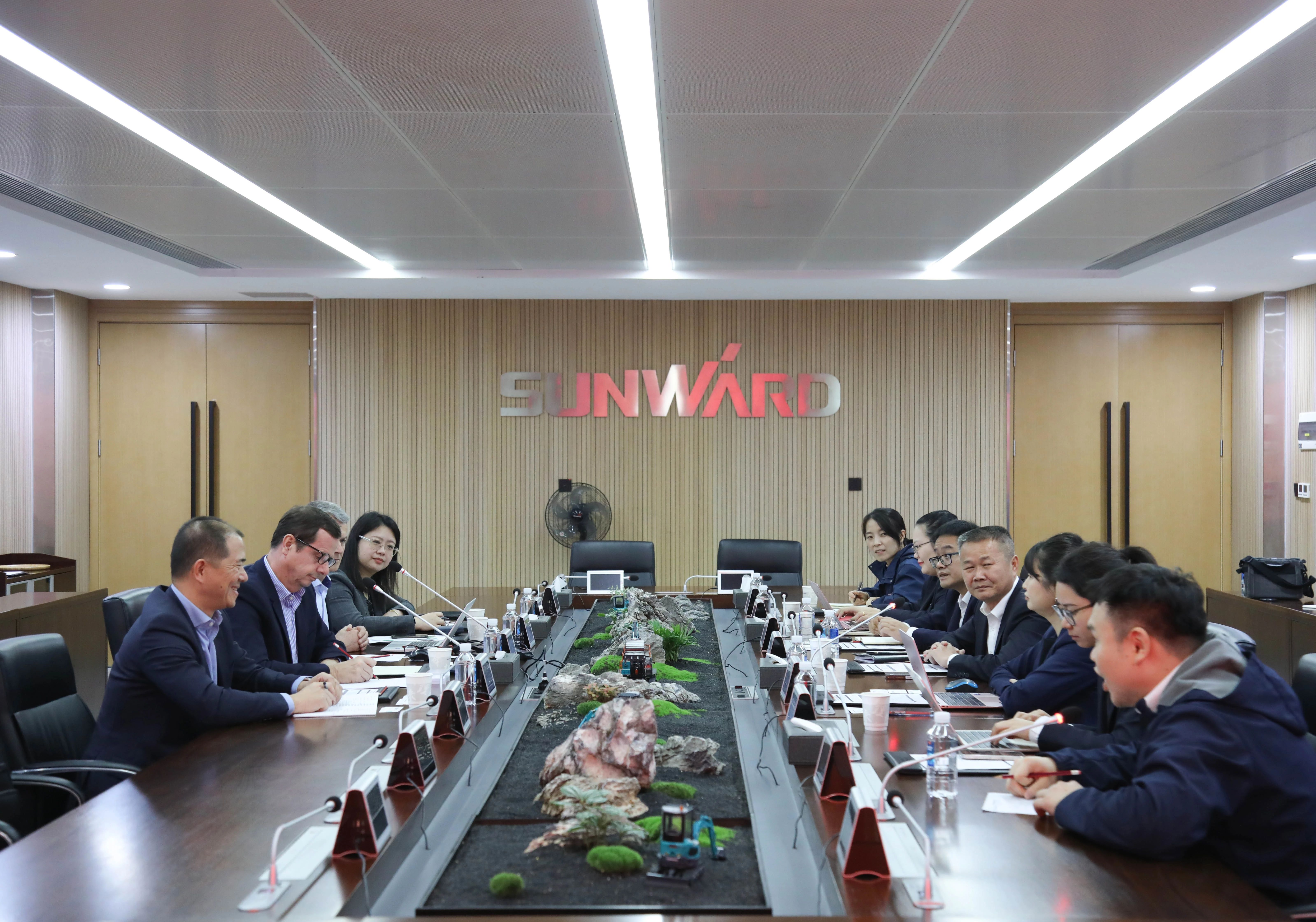 法巴租赁集团到访恒峰g22智能，，，共拓相助新篇章