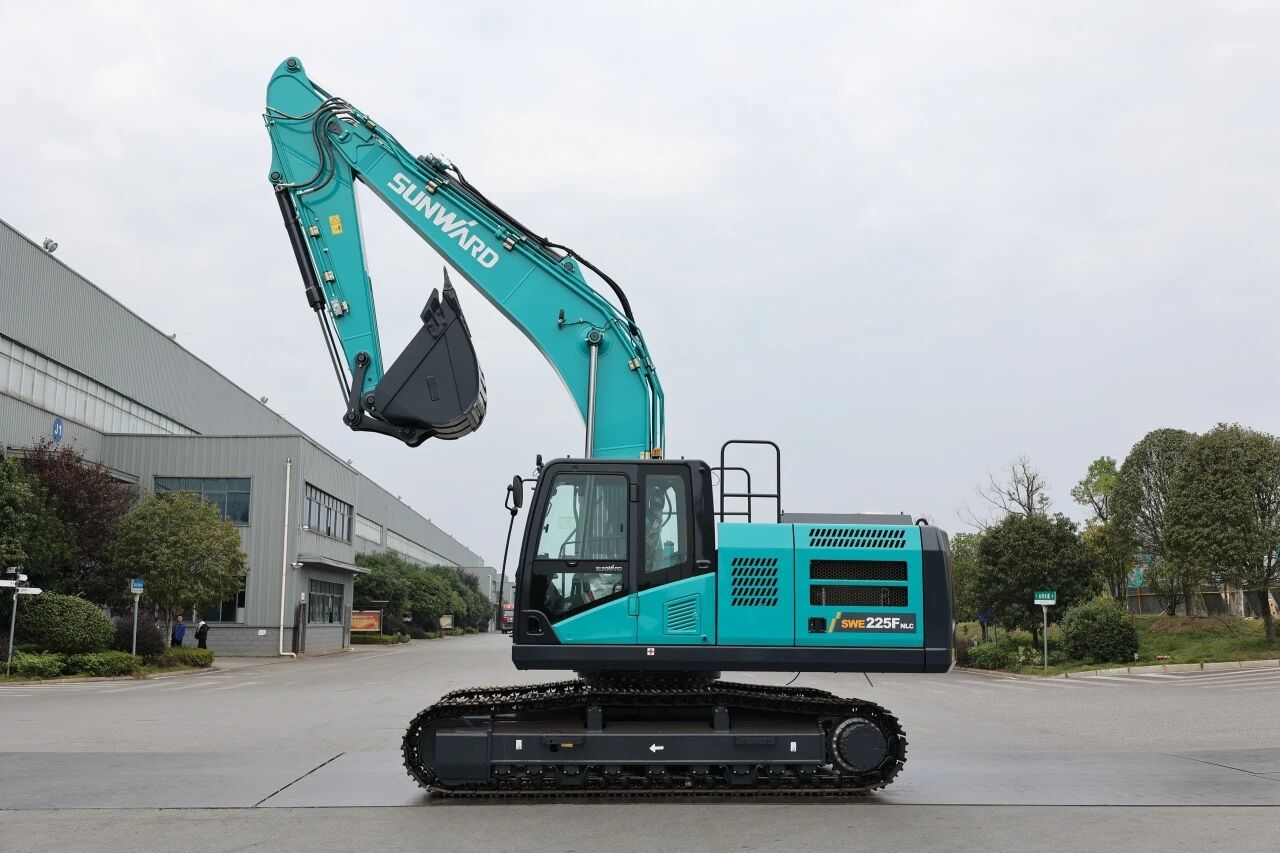 “双子星”闪灼！恒峰g22智能两款履带式液压挖掘机乐成下线