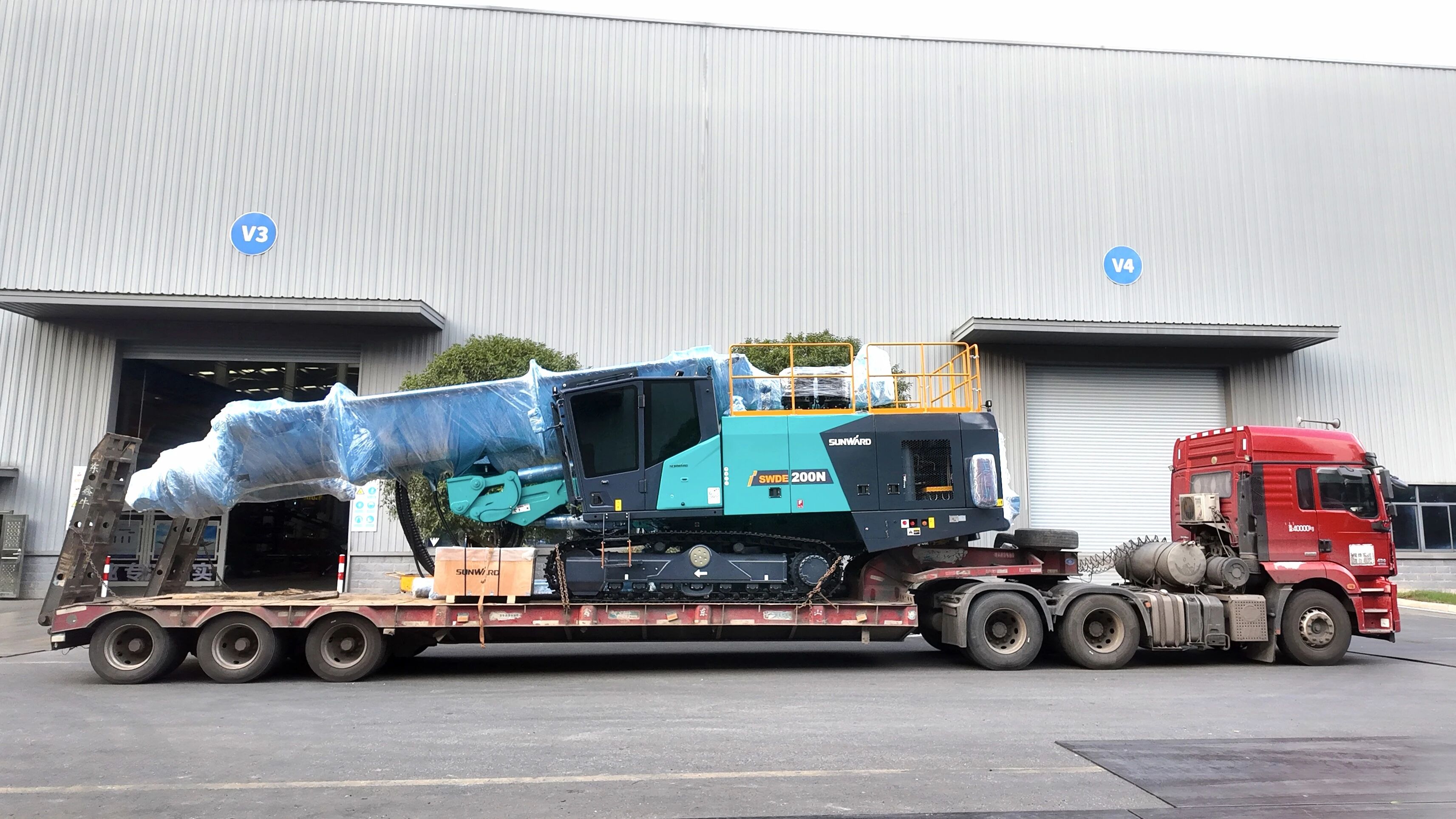 挑战高海拔高寒工况，，，，，恒峰g22智能臂式潜孔钻机上岸南美市场