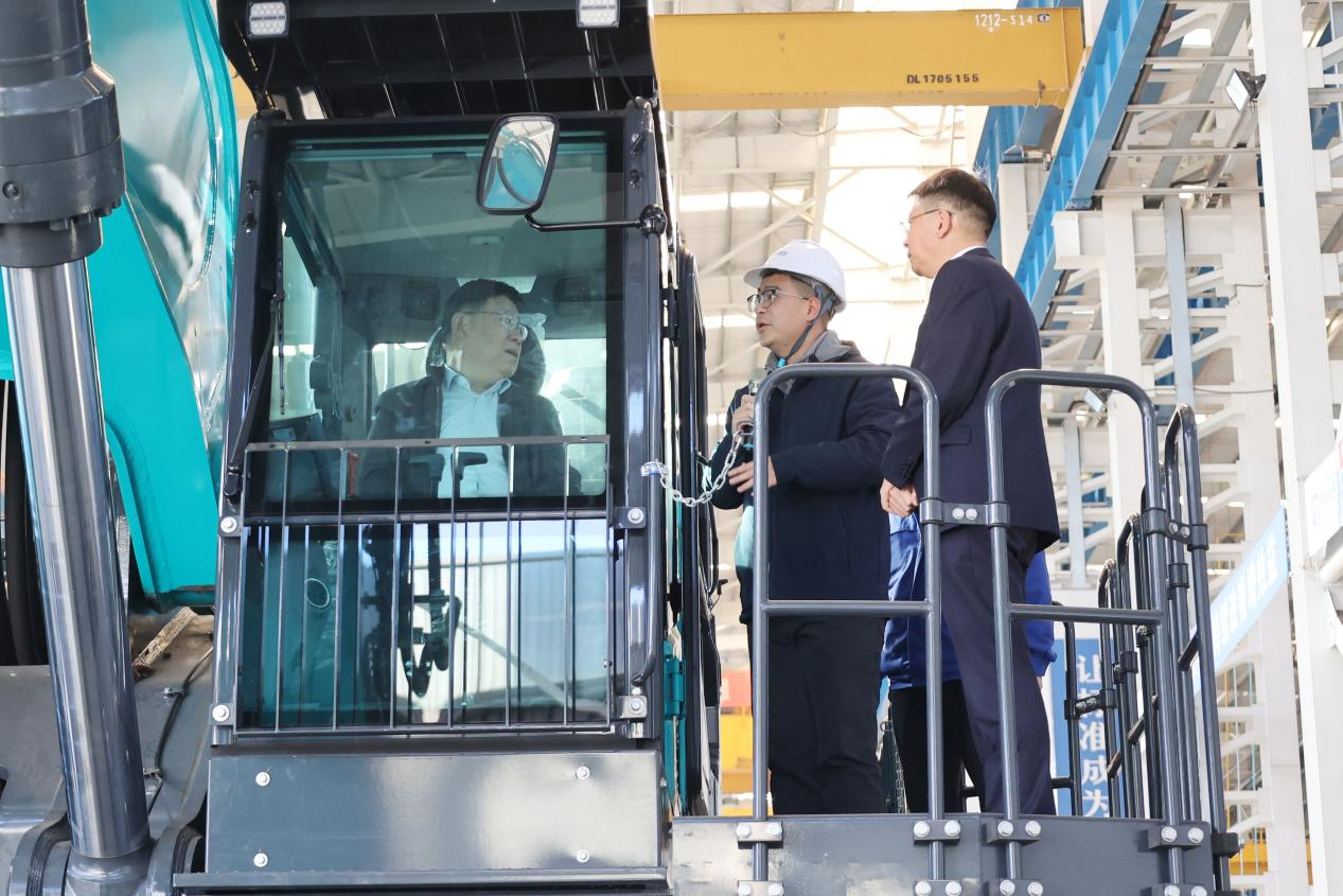 新矿投资集团党委书记、董事长王漠到访恒峰g22智能