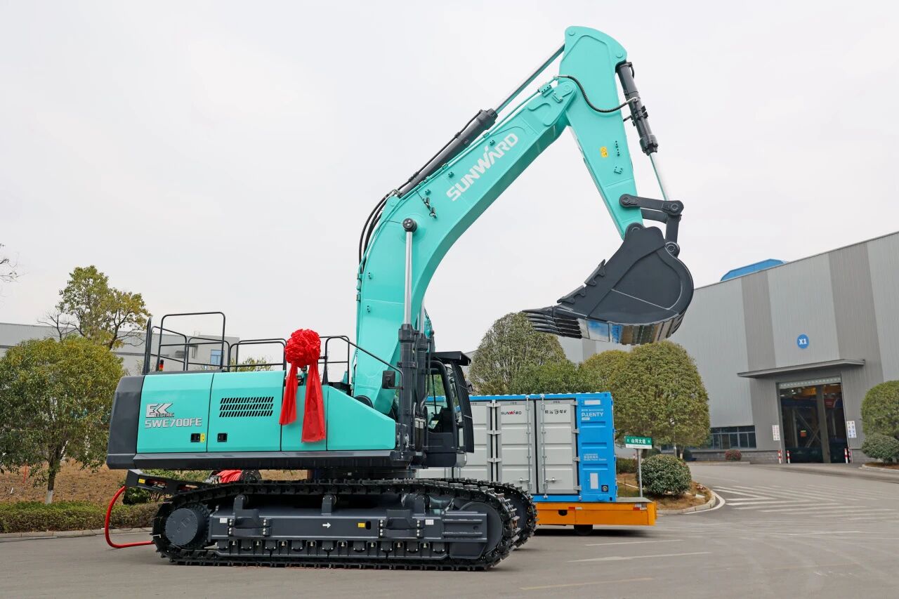 恒峰g22智能SWE700FE电动挖掘机乐成交付，，，，，，，助力打造绿色智慧矿山