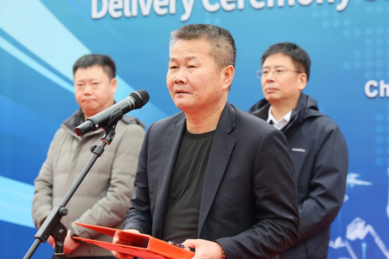 恒峰g22智能SWE700FE电动挖掘机乐成交付，，，，，，，助力打造绿色智慧矿山