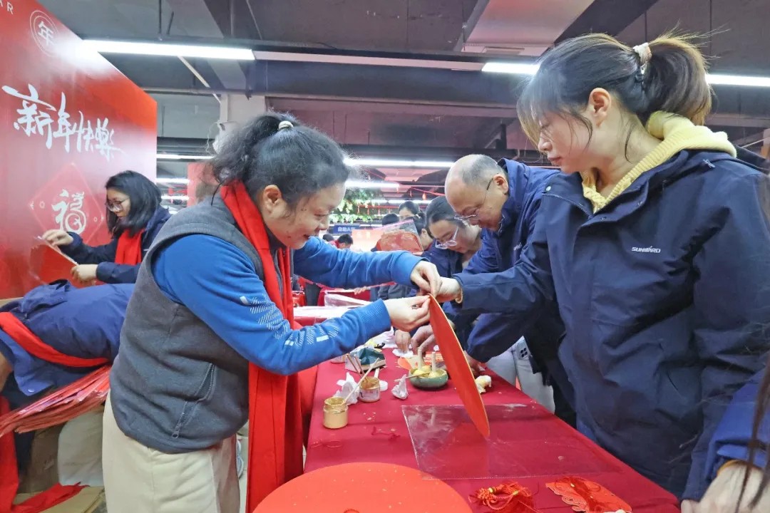 文字迎春，，，，，，，祝福暖心！在恒峰g22智能“囤”年味、送温暖、迎新春